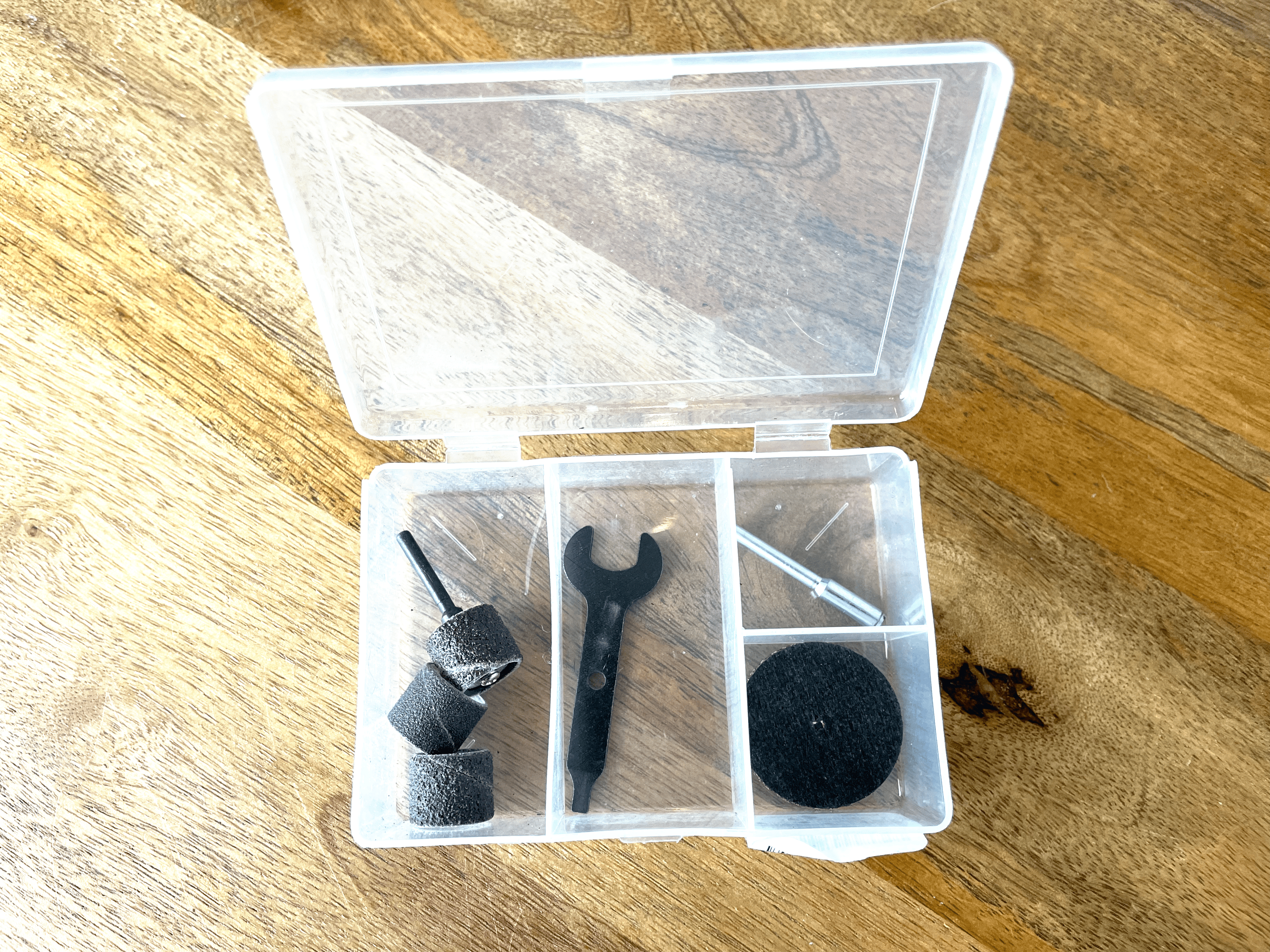 A Bit Used Tools DREMEL Rotary Tool 8240: 35,000 RPM Max. Speed, Variable Speed, 1/8 in_1/16 in Collet Size, (1) 2.0 Ah (Refurbished)