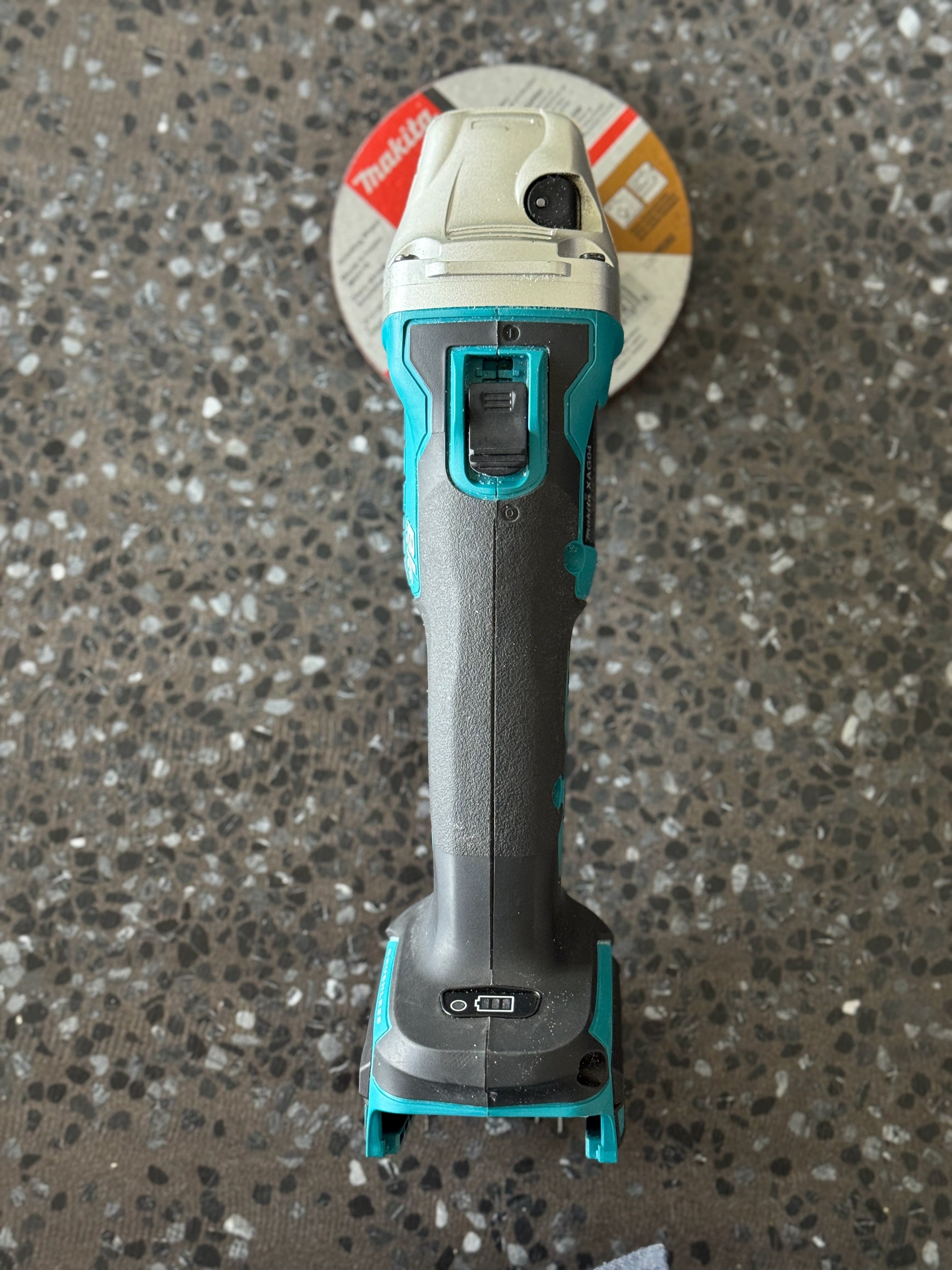 Second Chance Tools Makita XAG04Z  4-1/2 / 5" Cut-Off/Angle Grinder, Tool Only Grinder