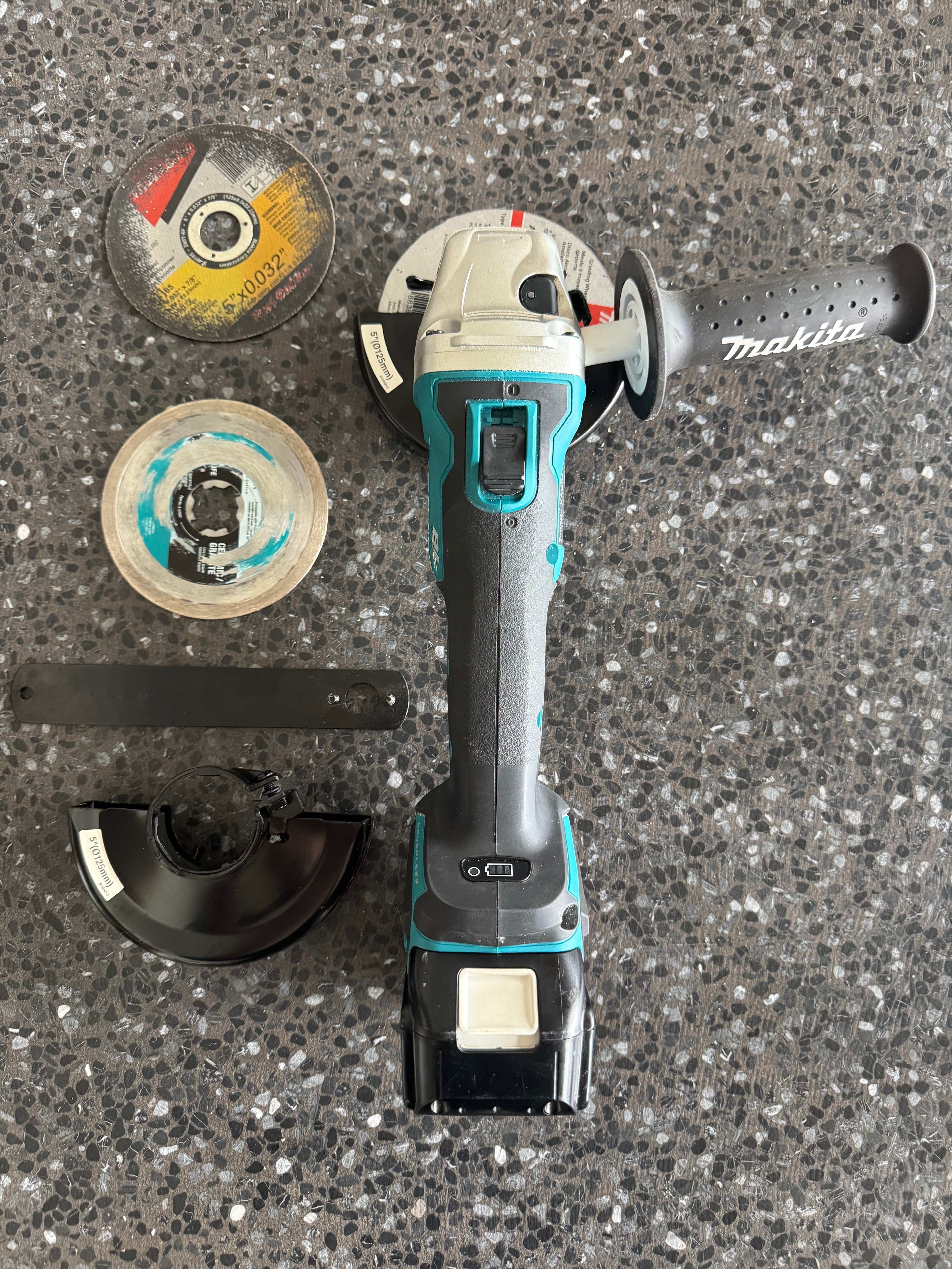 Second Chance Tools Makita XAG04Z  4-1/2 / 5" Cut-Off/Angle Grinder, Tool Only Grinder