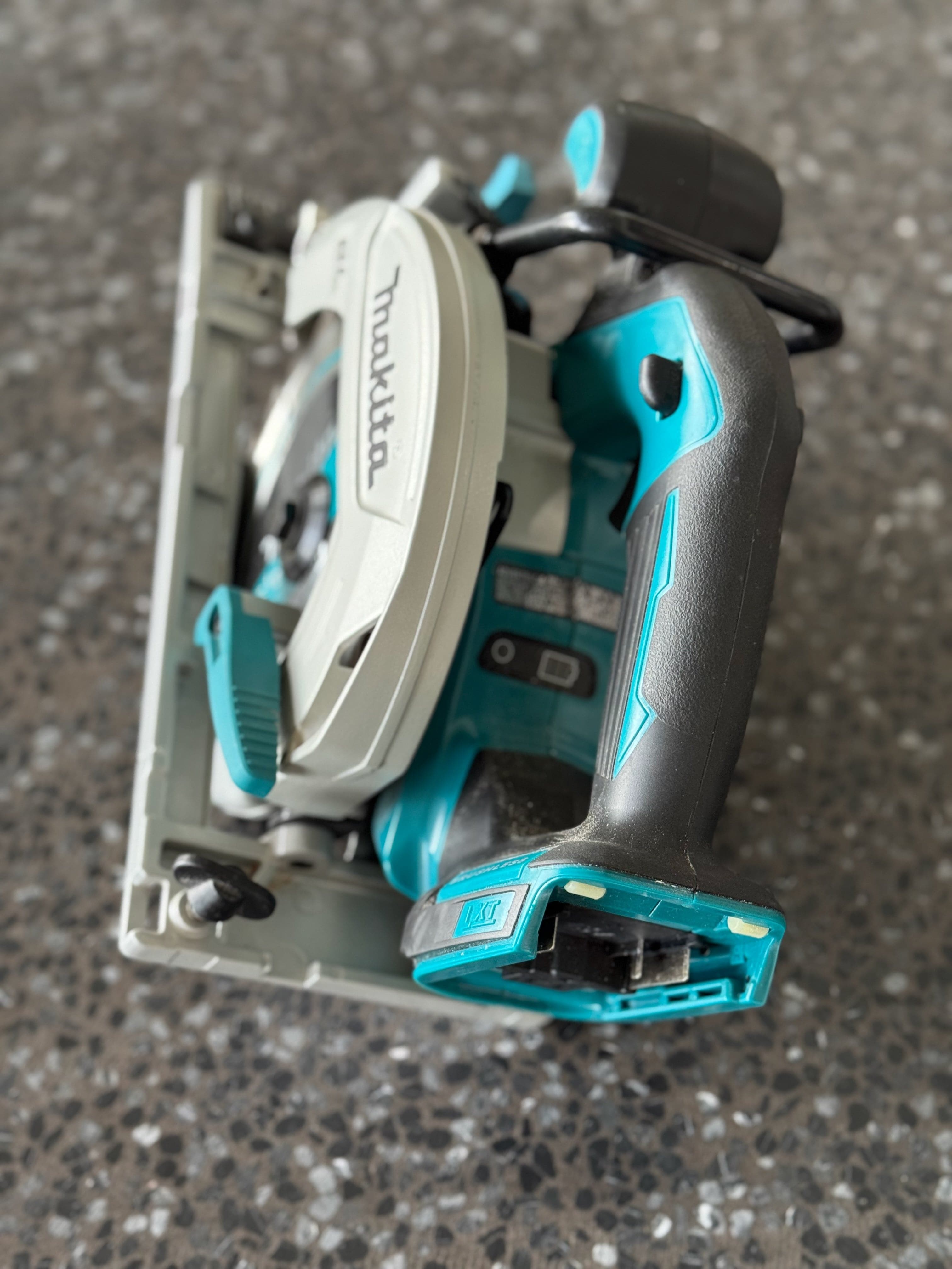 Second Chance Tools Makita  XSH03 Cordless Circular Saw