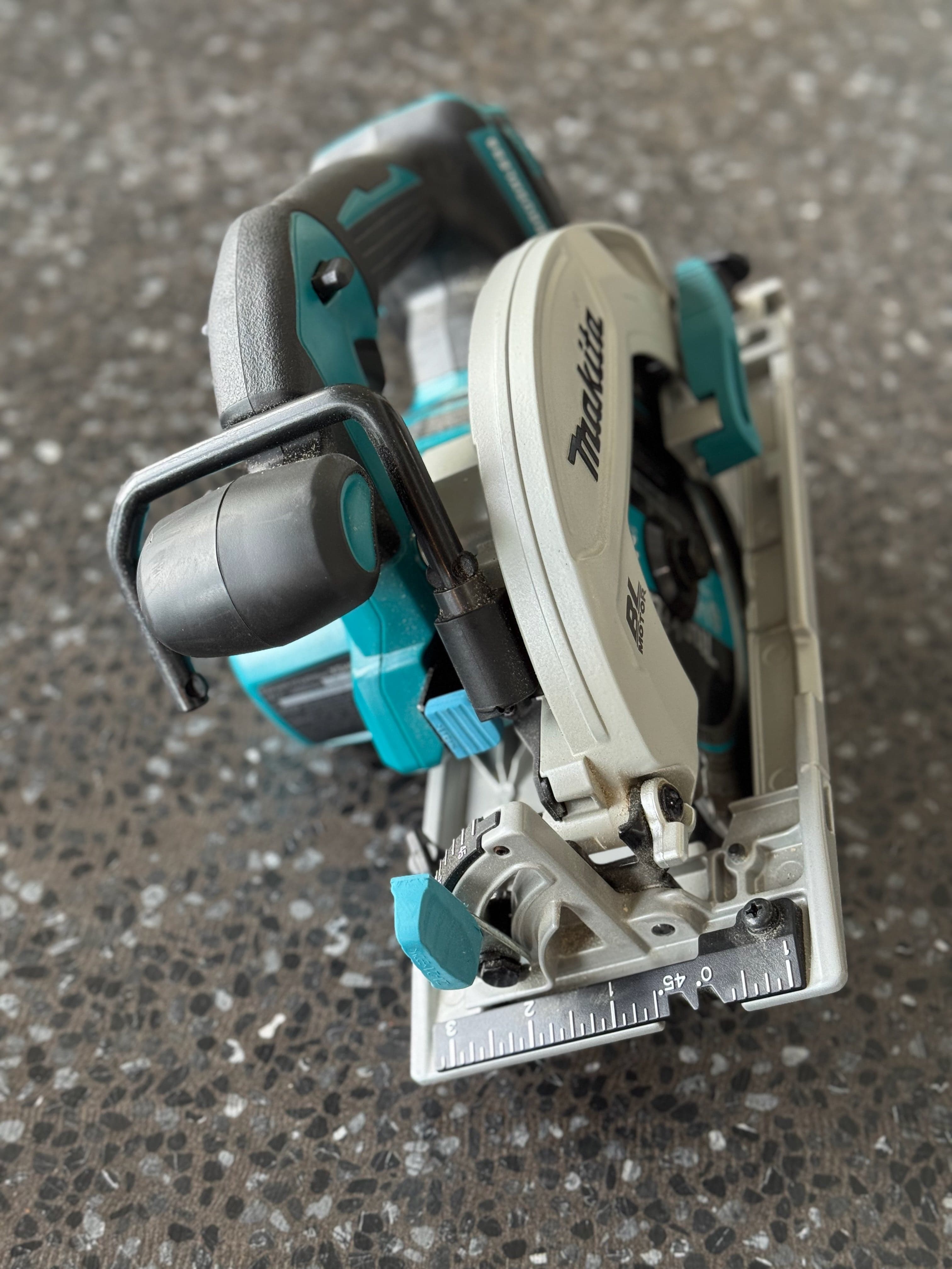 Second Chance Tools Makita  XSH03 Cordless Circular Saw