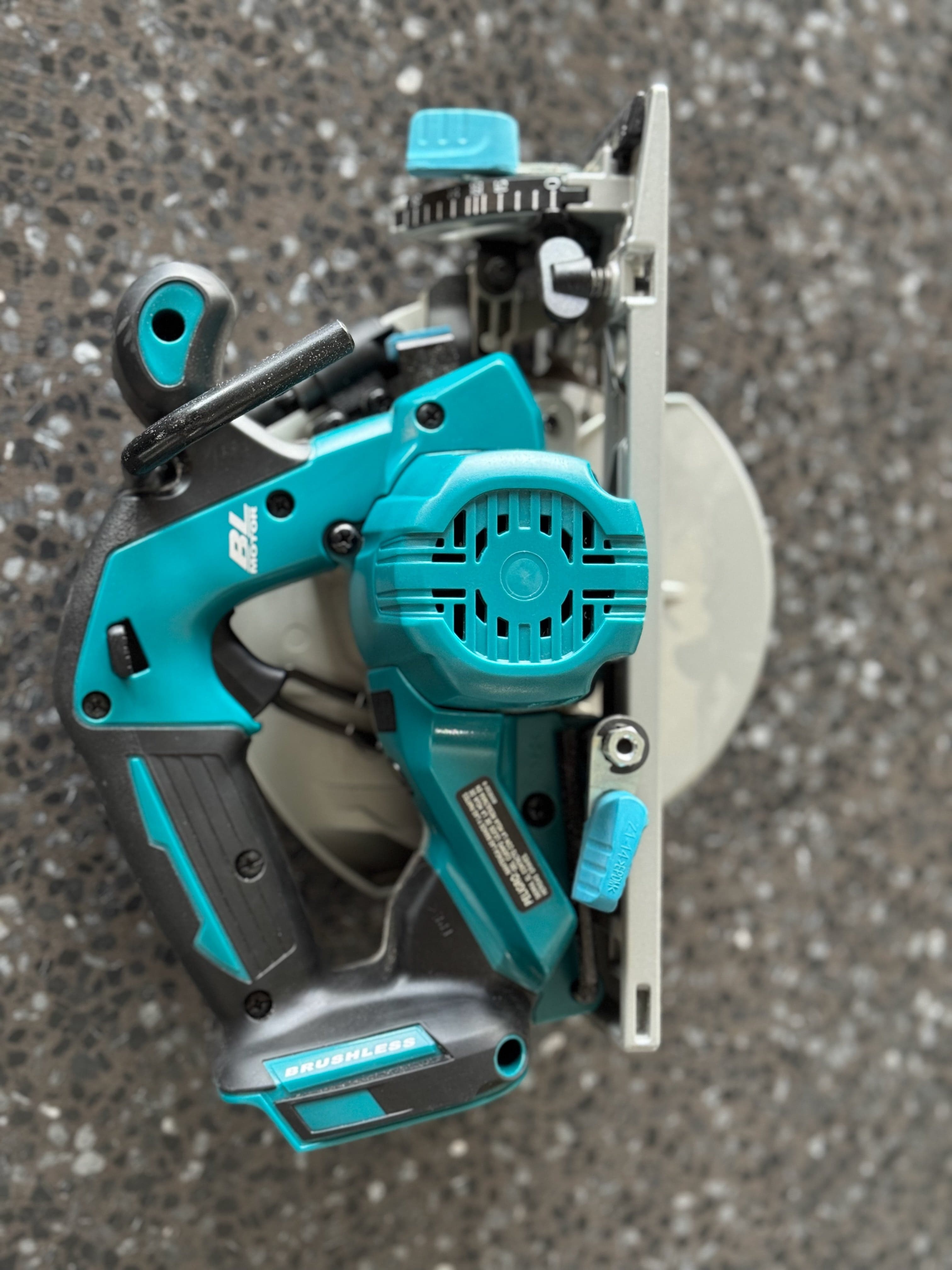 Second Chance Tools Makita  XSH03 Cordless Circular Saw