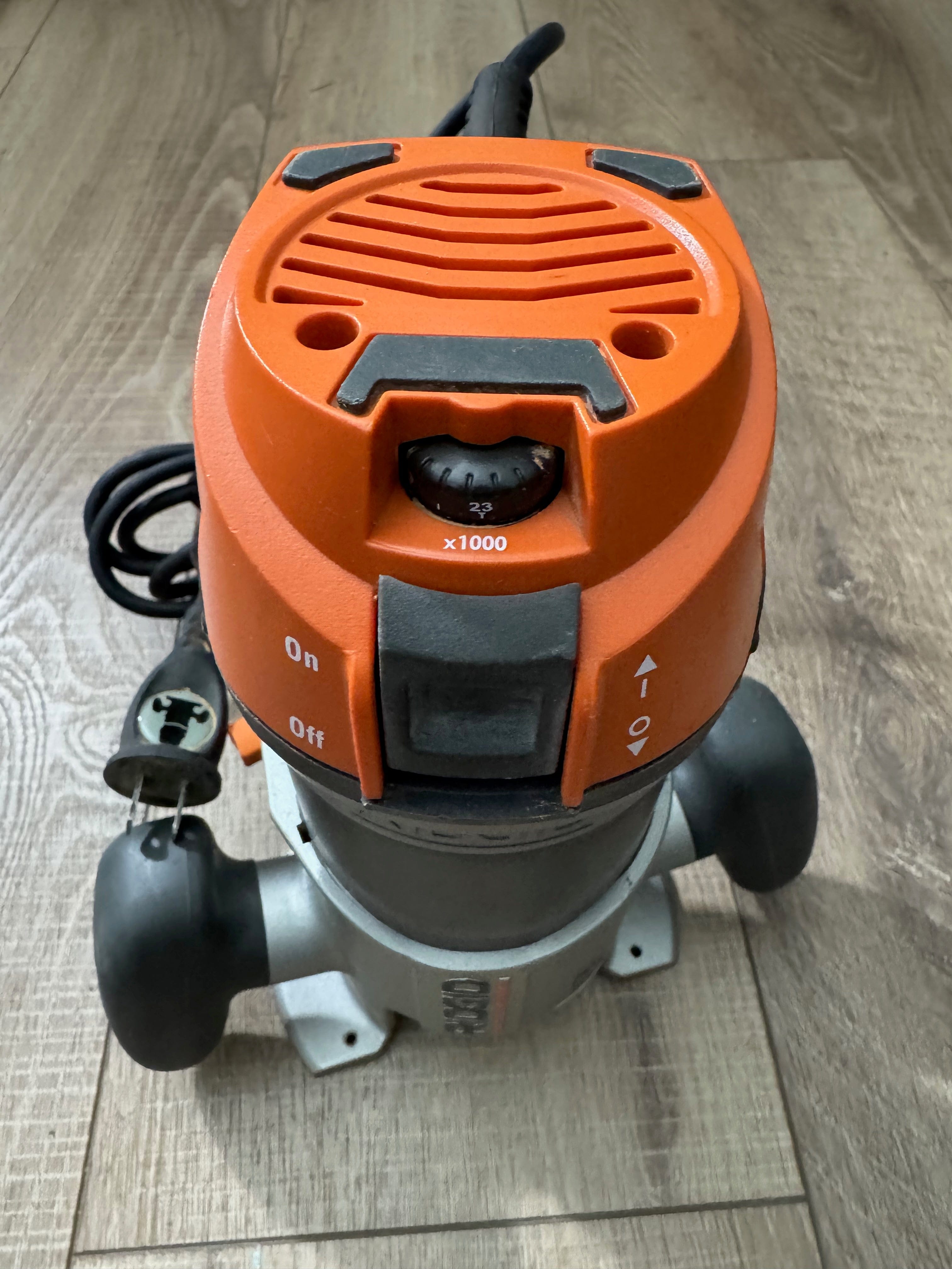 Toolday Garage RIDGID R29001 Router