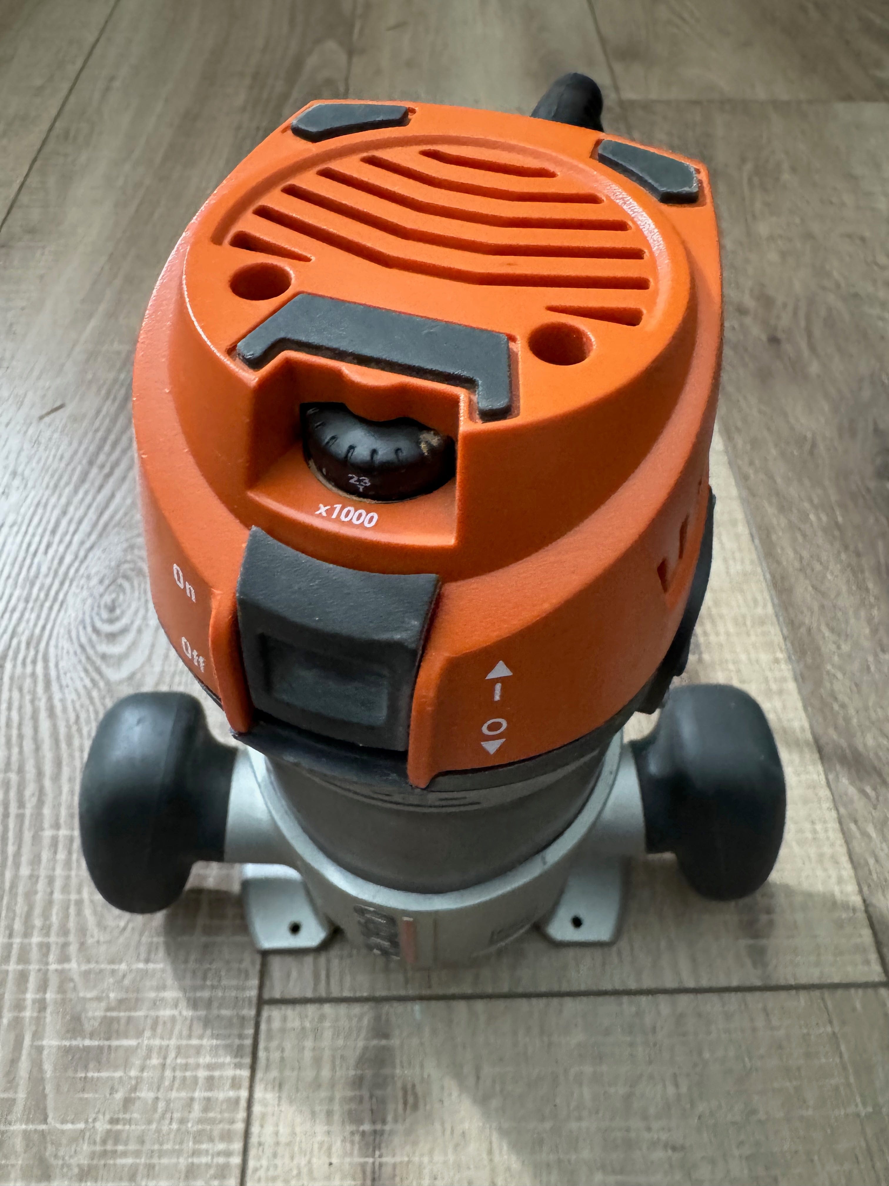 Toolday Garage RIDGID R29001 Router