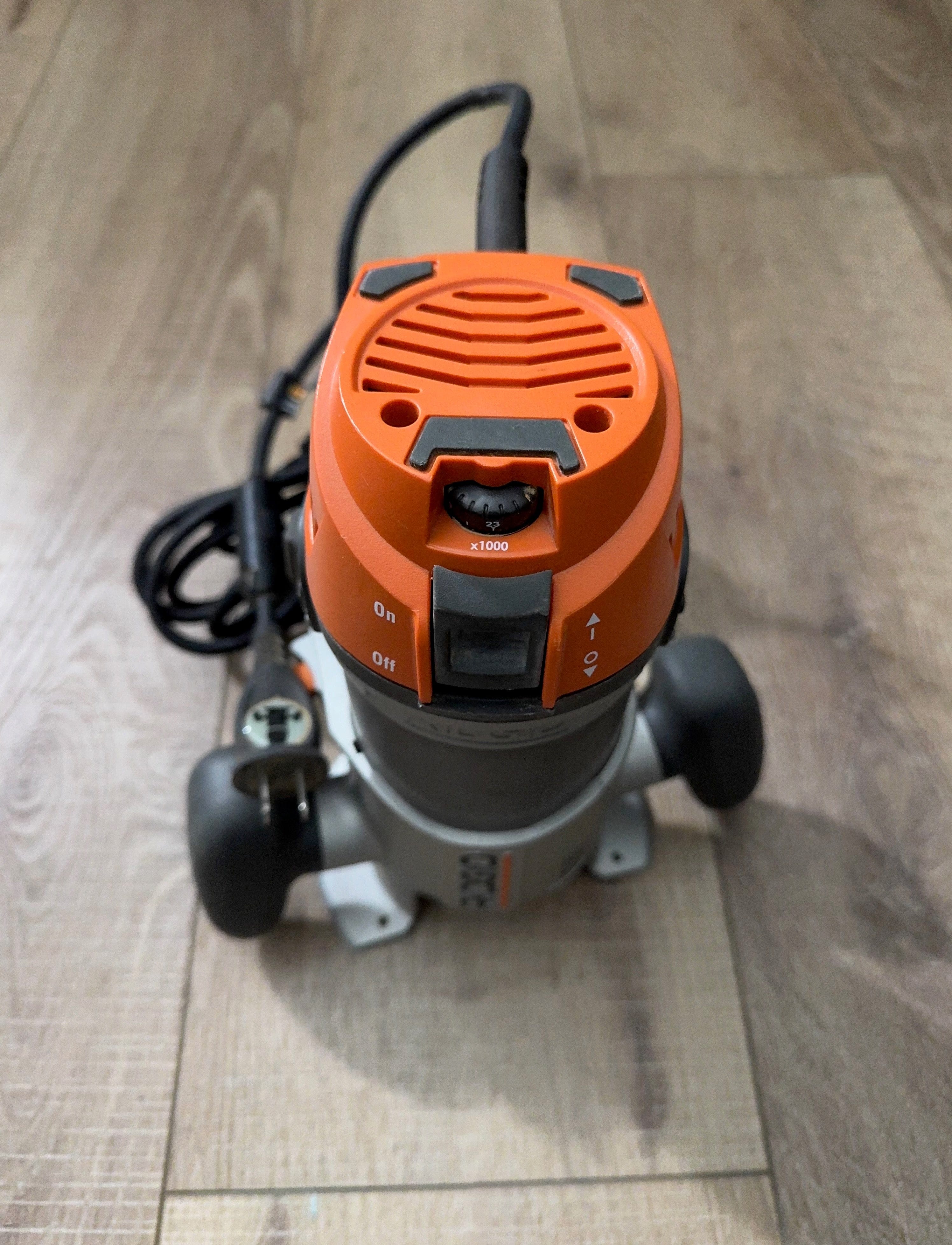 Toolday Garage RIDGID R29001 Router